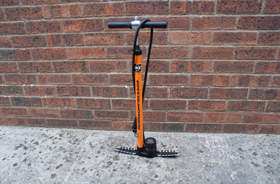 Sks rennkompressor shop floor pump